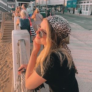 Meet your Posher, Caitlin